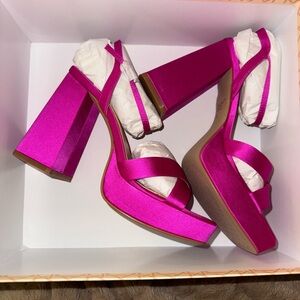Jewel Badgley Mischka Pink Platform Heels